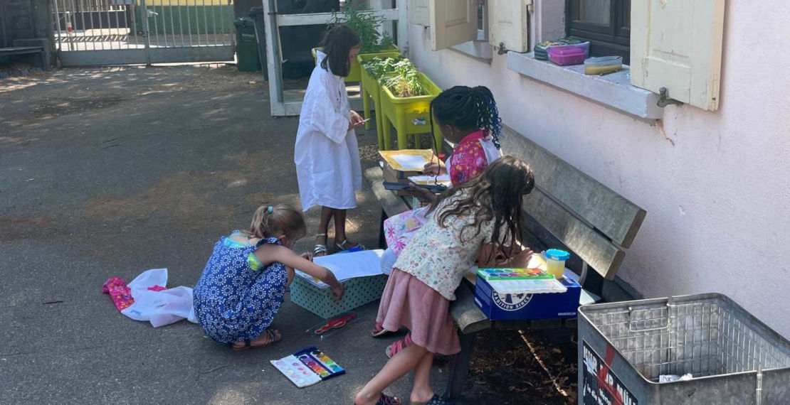 Kreativer Kunstunterricht im Freien