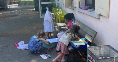 Kreativer Kunstunterricht im Freien